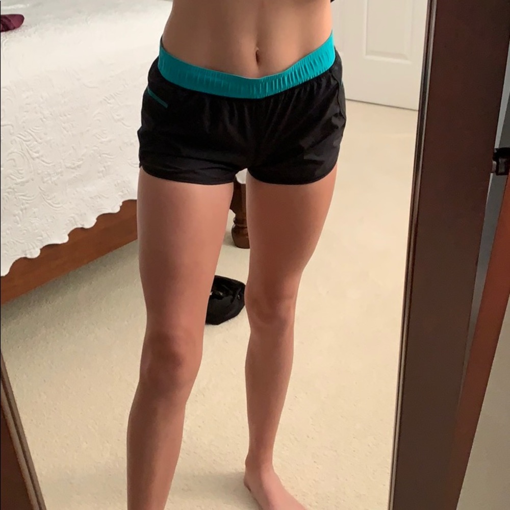 black ivivva running shorts
